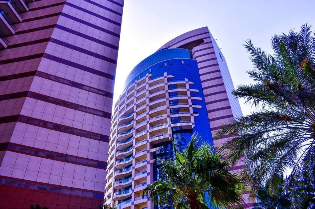 Amour ~ #abudhabi #uae #makemoments #blue #contemporaryphotography #wheninabudhabi #travelphotooftheday #travelgram #travellocal #landscapephotography #landscapearchitecture #landscape_love&hellip;