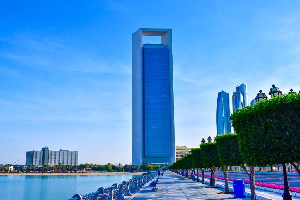 Yalla ~ #abudhabi #uae #makemoments #landscapephotography #landscapephotomag #landscapephotos #myabudhabi #uaelife #building_shotz #travelbook #nikond3400 #nikonphotos&hellip;