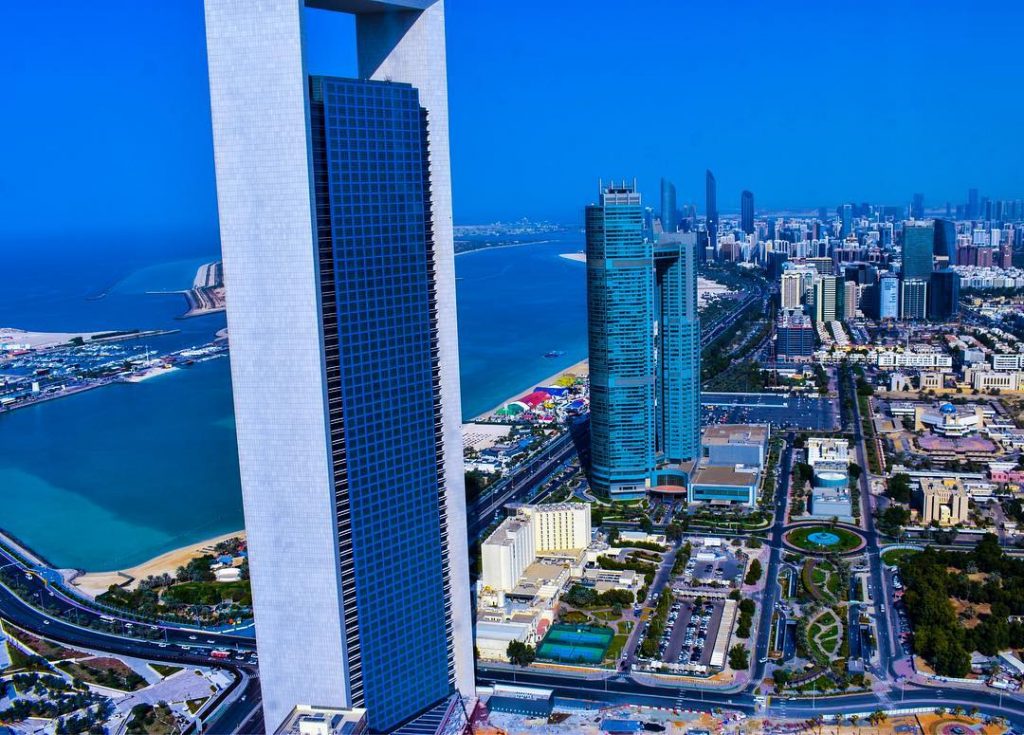 Altitude ~ #abudhabi #uae #makemoments #landscape #landscape_love #landscape_lover #cityscape #skyscape #bluesky #blue #travel #travelphotography&hellip;