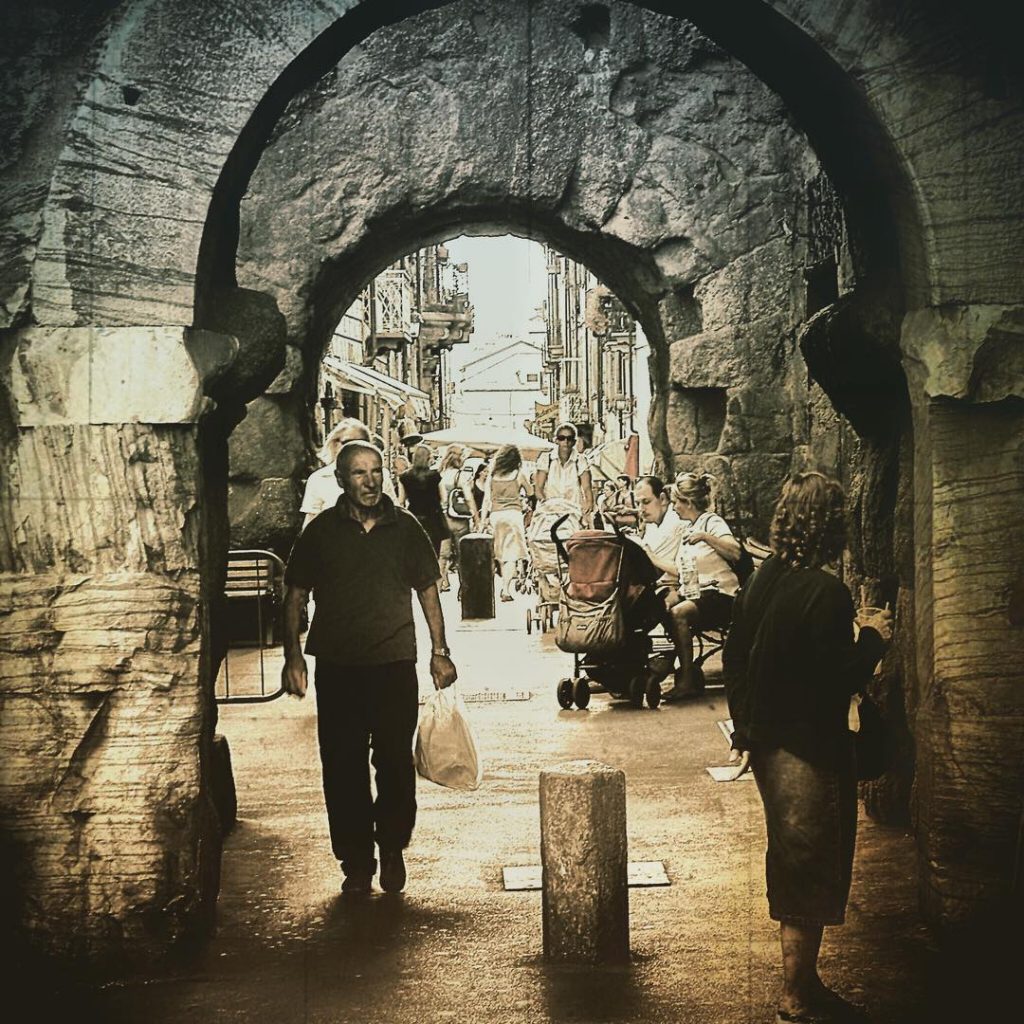 #fotoartistiche #bnesimppl #fotartplgz #pierluigizag Edited with: @carbonblackandwhite _ #urban #urbanart #urbanoutfitters #urbandecay #urbangangfamily #urbanexploration&hellip;