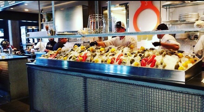Fresh seafood city straight outta New England! Check out @devinmarie02 favorite Boston haunts, like…