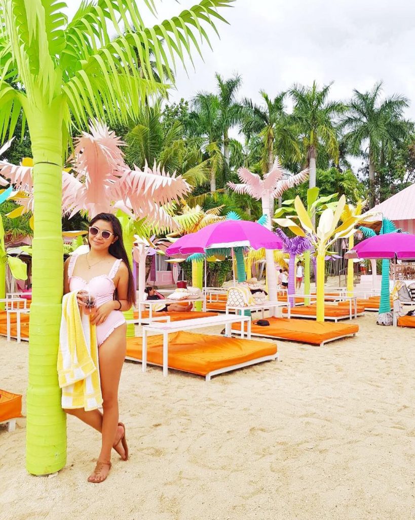 Coz every corner is instagrammable. ???????? #posinbeforeswimmin #bnesimppl #happybeach