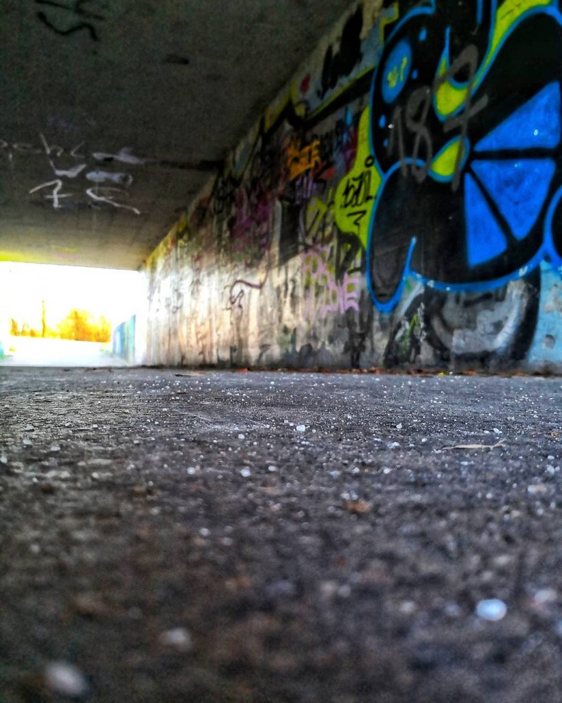 On the Ground #the_mobile_gallery #bnesimppl #pic #picoftheday #photo #photooftheday #autumn #winter #ground #street #streetphotography…