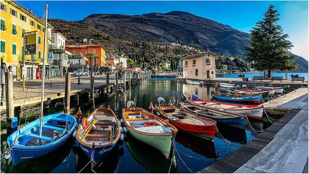 Remember pink building in the middle from my previous photo? Opposite view #ig_europe #discover_vacations&hellip;