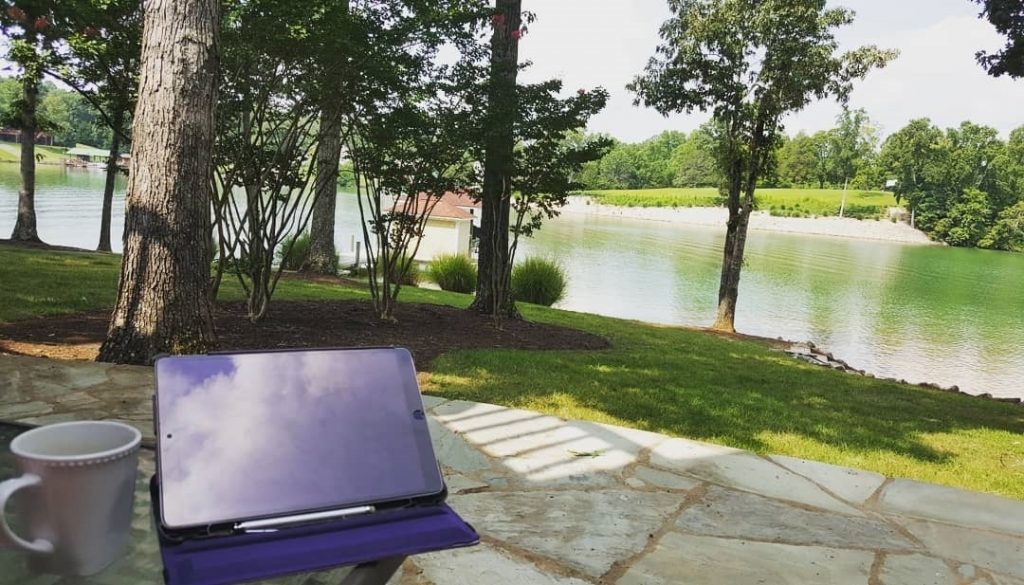 Another digital nomad work day. Where is your favorite place to work? by @laurensingto…