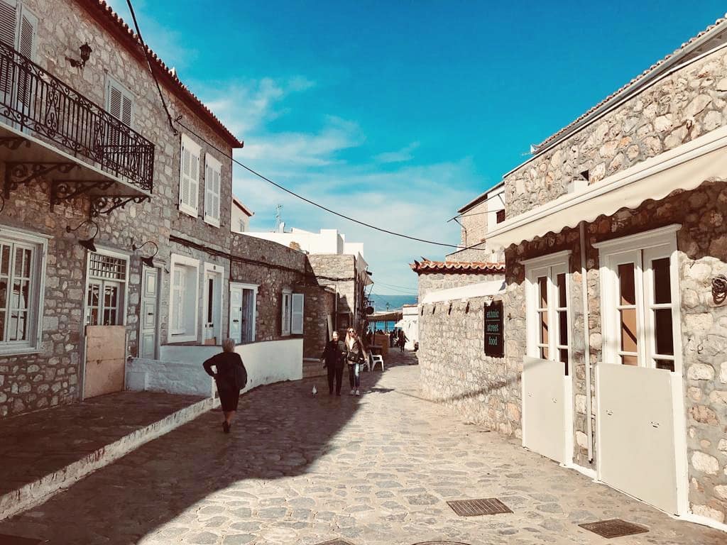 Morning walk at this beautiful street . . . #getlostnow #thewanderingtourist #travelgoals #travelislife #livetotravel&hellip;