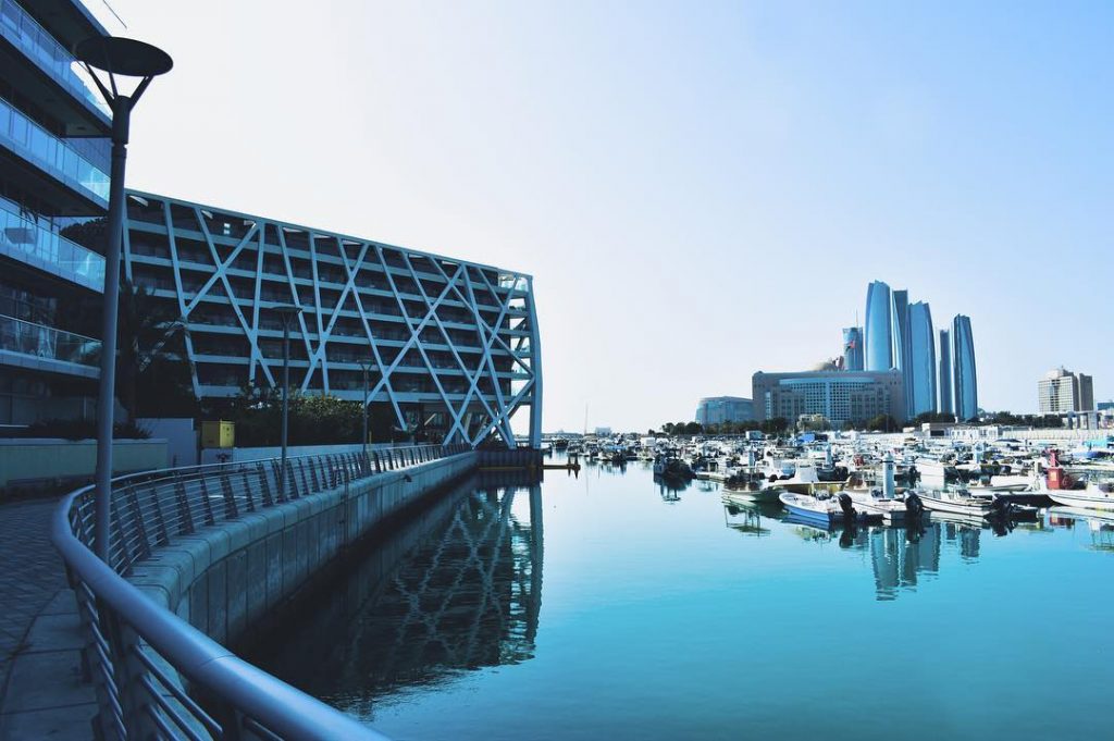 Liquid ~ #abudhabi #uae #makemoments #blue #contemporaryphotography #wheninabudhabi #travelphotooftheday #travelgram #travellocal #landscapephotography #landscapearchitecture #landscape_love&hellip;