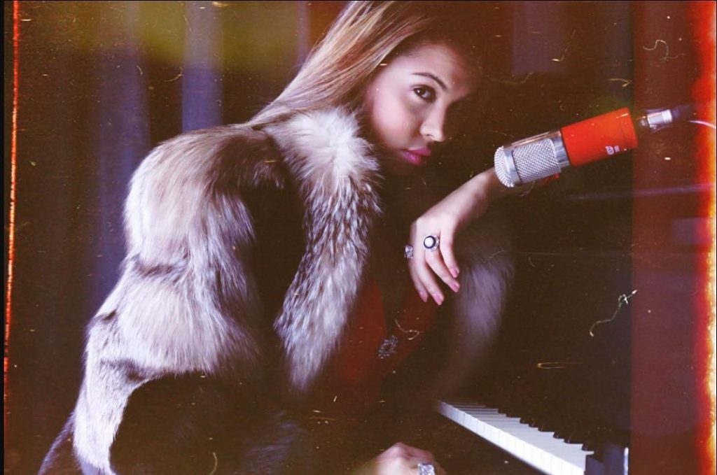 Do what sets your soul on fire #thatsdarling #singersongwriter #artist #liveaithentic #style #recordingartist #emerginartist&hellip;