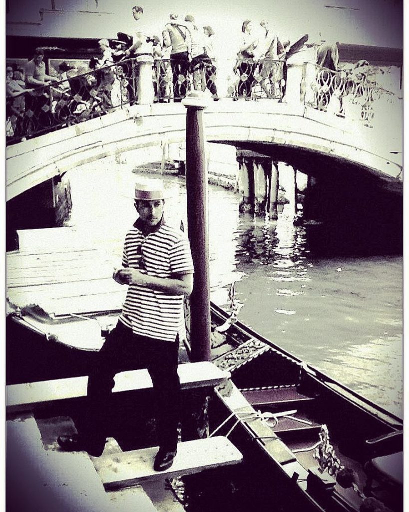 #venice #veniceitaly #venicecanals #gondola #gondolaride #italy #italy???????? #travel #travelphotography #travelgram #travelblogger #europetravel #europe #oldbuilding…