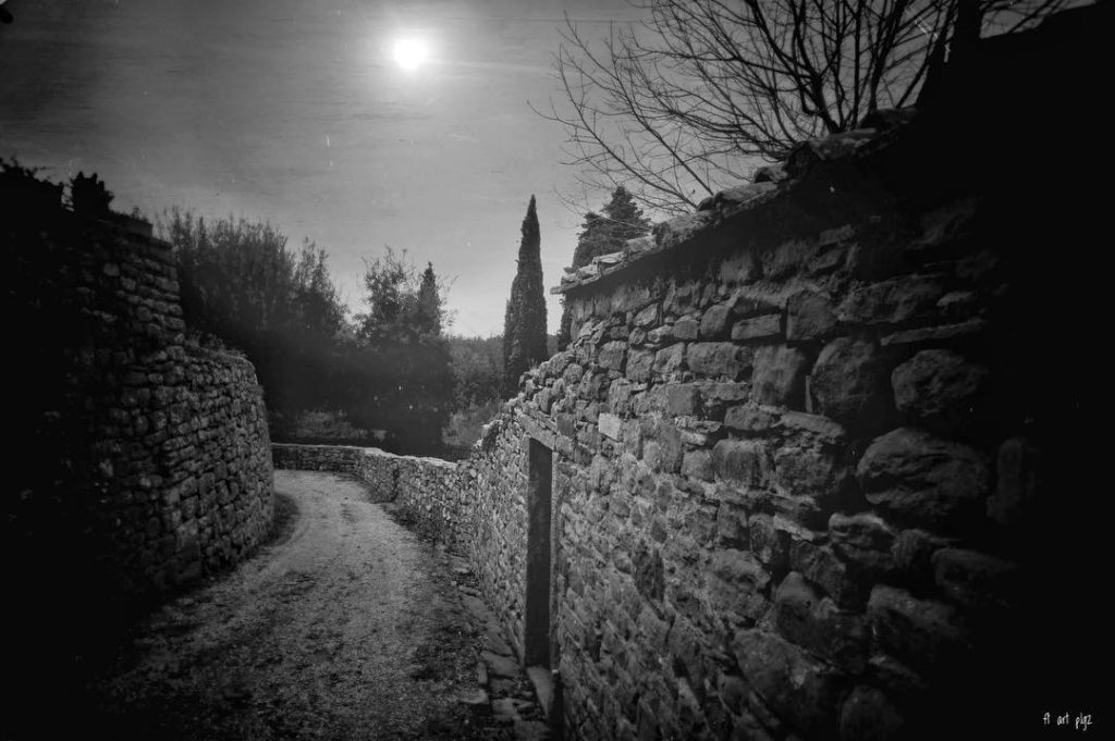 #gargonzacastle #fotoartistiche #bnesimppl #fotartplgz #pierluigizag Edited with: @carbonblackandwhite _ #landscape #amazing #view #trip #tree…