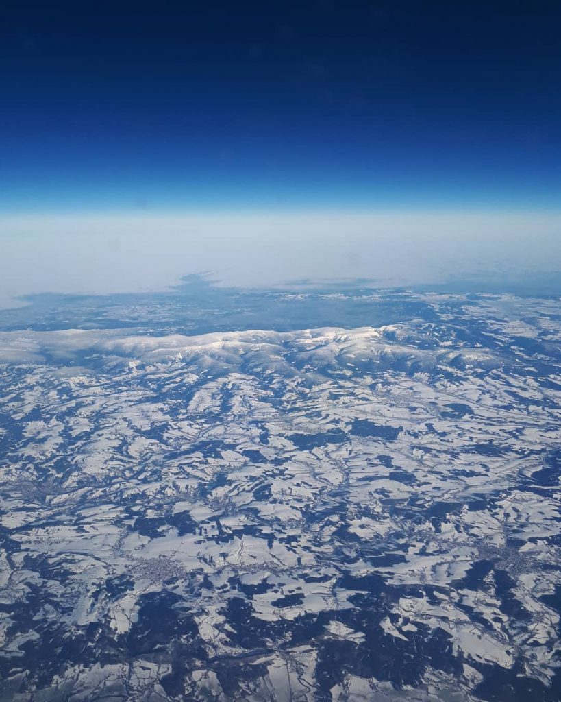 #snow #mountains #nature #blue #sky #aviationdaily #instaaviation #avgeek #travelphotography #travelholic #photooftheday #rateyourflight #bnesimppl #boeing&hellip;
