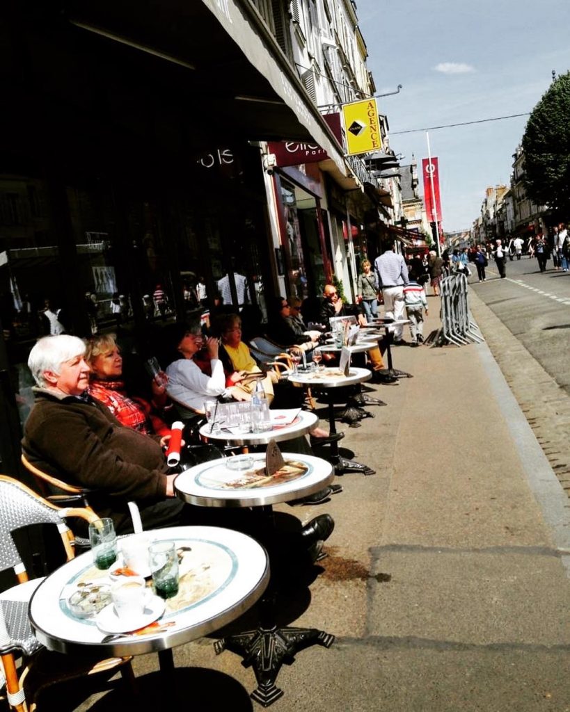 #france #travel #travelphotography #travelblogger #travelgram #roadtrip #europetravel #houses #travel_drops_ #naturesapparel #hello_worldpics #bnesimppl #people #coffee&hellip;