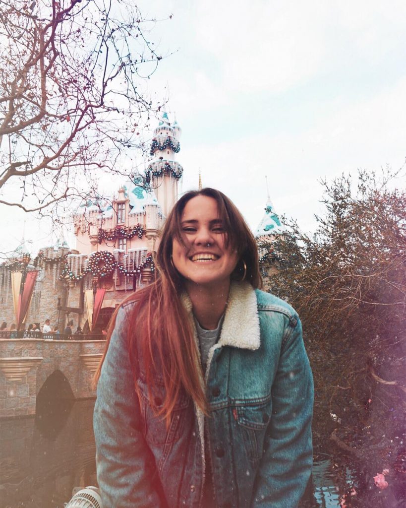 I’ve got my Friday smile on . . . #Disneyland #disneylandcalifornia #lights #disneylandchristmas #travel&hellip;