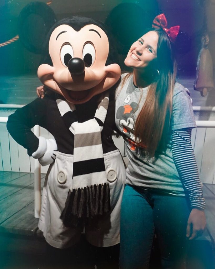 Hey Mickey . . . . . #Disneyland #disneylandcalifornia #lights #disneylandchristmas #travel #traveling #wanderlust&hellip;