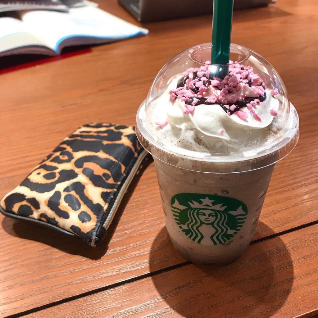 ロマンティックカスタマニアフラペチーノ . #starbucks #romantic #coffee #個人事業主 #フリーランス #ネット #インターネットビジネス #情報発信 #instamood #travelgram #bnesimppl&hellip;