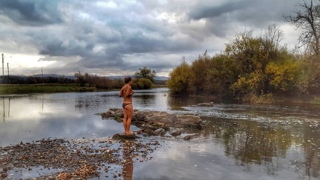 Поистине бодрое утро! Я не планировала с утреца лезть в воду, потому, не подготовилась…но…