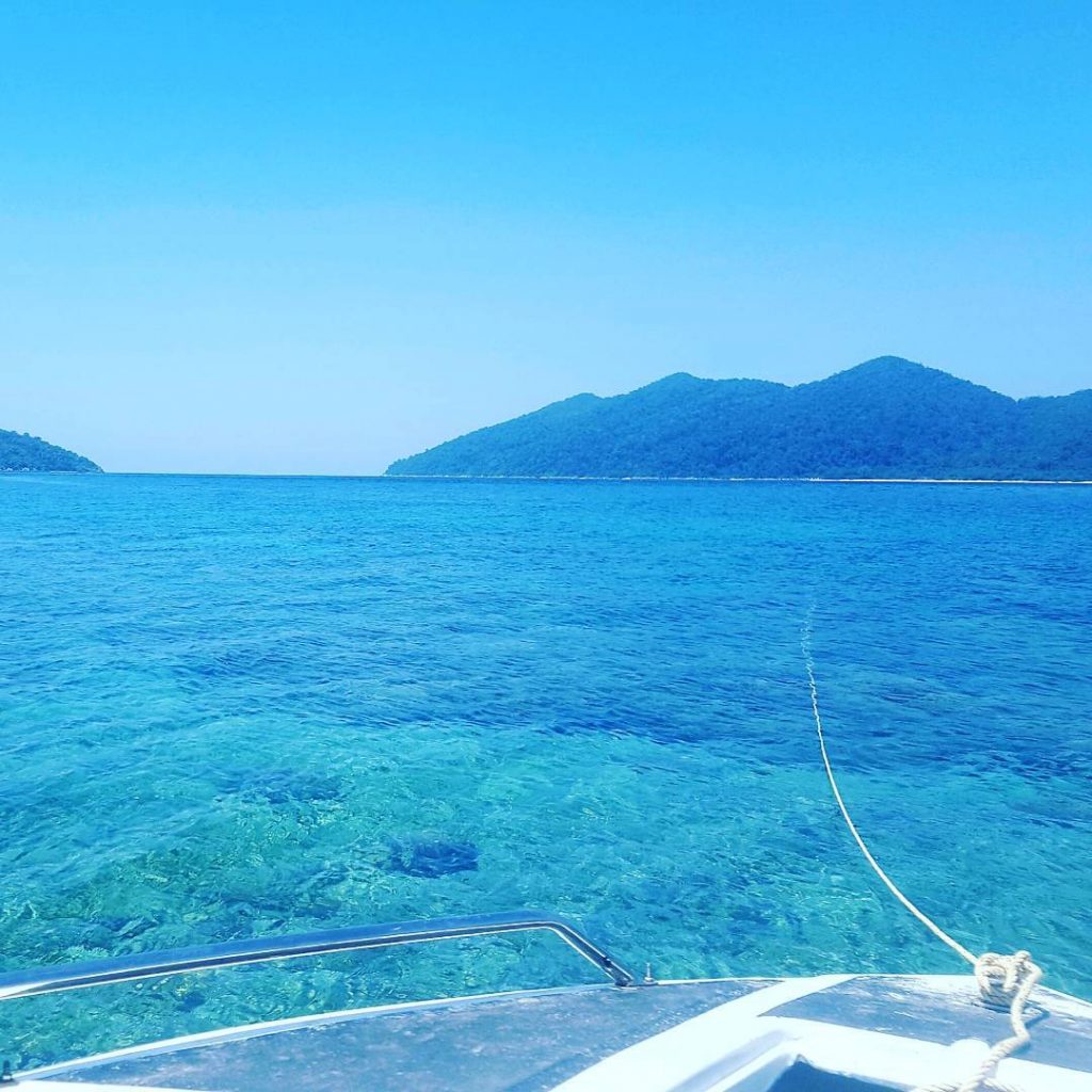 #jabang #boattrip #snorkeling #whitebeach #bluewater #boat #island #sun #sunny #palmtree #thailand #kohlipe #culture #happy…