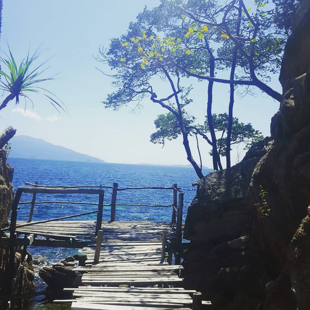 Koh Lor-Kloy #kohlorkloy #boattrip #snorkeling #whitebeach #beach #bluewater #boat #island #sun #sunny #palmtree #thailand…