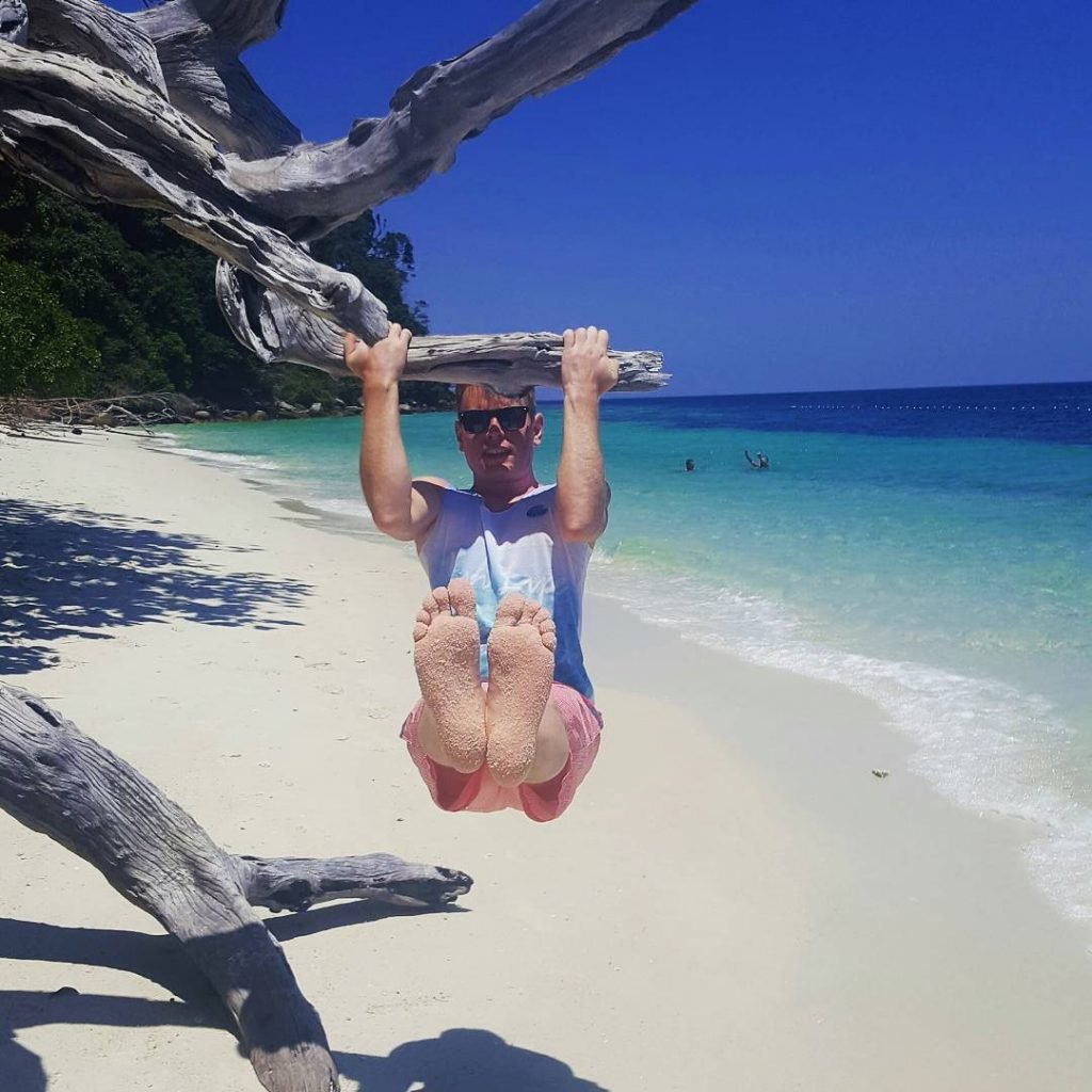 Koh Peung #kohpeung #boattrip #snorkeling #whitebeach #bluewater #boat #island #sun #sunny #palmtree #thailand #kohlipe…