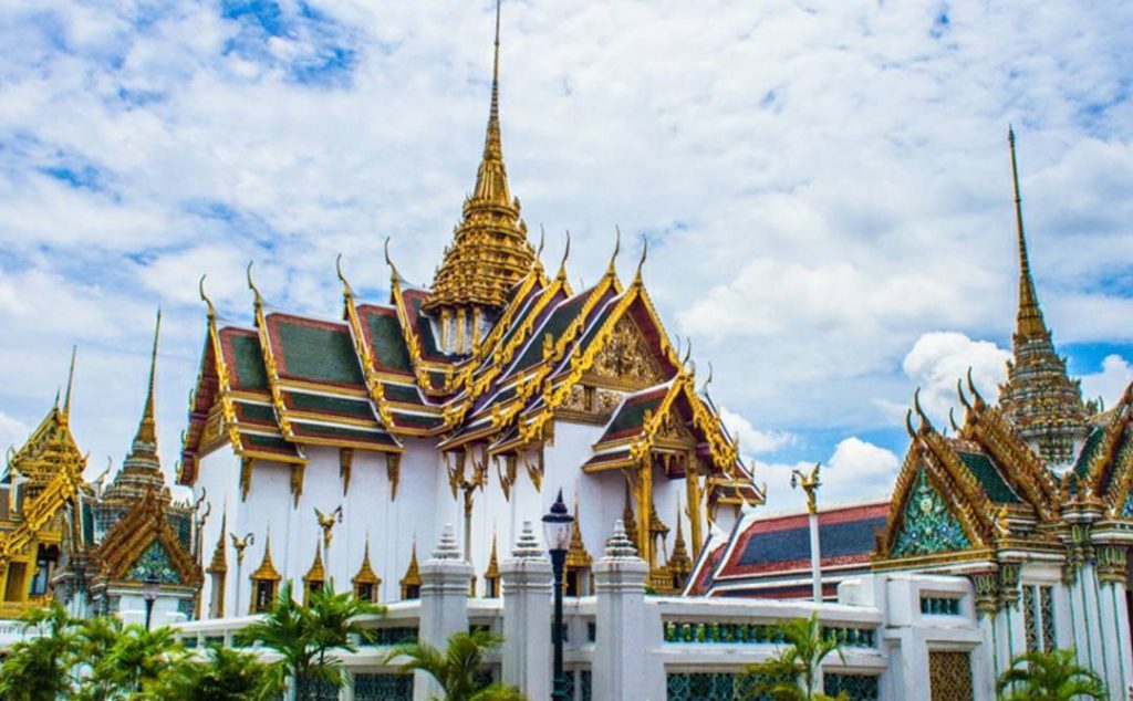 #bangkok #thailand #grandpalace #grandpalacebangkok #sun #sunny #culture #city #happy #travel #reisen #holiday #enjoyyourlife #architecturephotography&hellip;