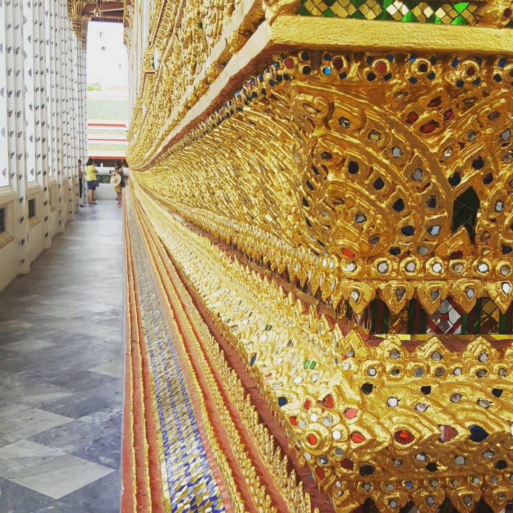 #bangkok #thailand #watarun #sun #sunny #culture #city #happy #travel #reisen #holiday #enjoyyourlife #architecturephotography #architectureporn…
