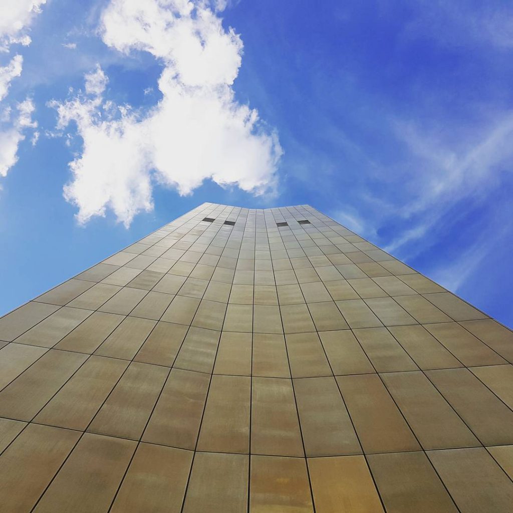 #berlin #axelspringer #axelspringerhaus #axelspringerhochhaus #sun #sunny #culture #city #happy #travel #reisen #holiday #architecturephotography #architectureporn&hellip;