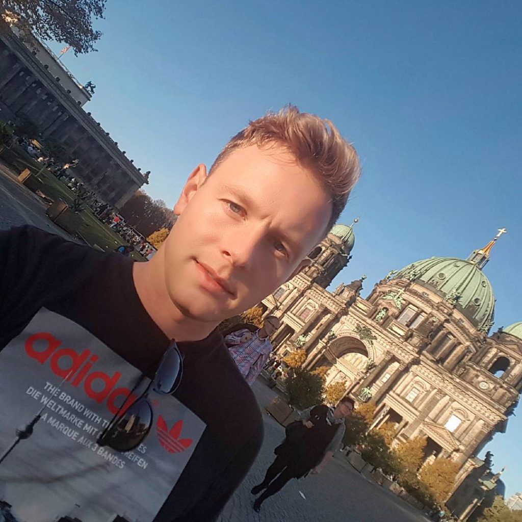 Relax sunday #berlin #lustgarten #berlinerdom #sun #sunny #culture #city #happy #travel #reisen #holiday #enjoyyourlife…