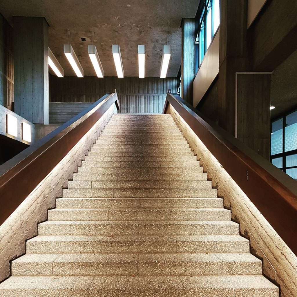 #tuberlin #tuberlincampus #technischeuniversität #technischeuniversitätberlin #denkmalschutz #architecturephotography #art #berlin #treppe #treppenhaus #stairs #architektur #architecture #architectureporn…