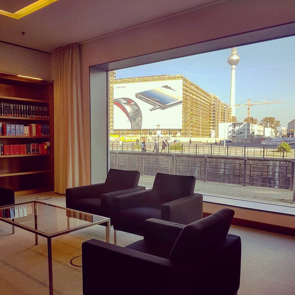 An diesen Ausblick könnte ich mich gewöhnen #berlin #berlinmitte #mitte #auswärtigesamt #auswärtigesamtberlin #diplomat #diolomats…