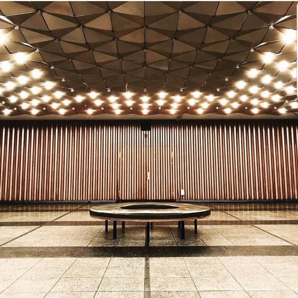 Mongay – Kino International #berlin #kinointernational #kino #kinoabend #gaymonday #mongay #gay #architecturephotography #architektur #architecture&hellip;