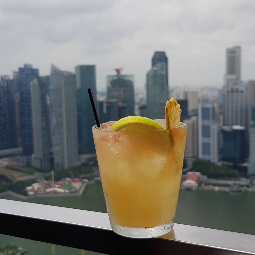 Egy szimpla hétfő Szingapúrban/Only a simple morning at Singapur #morningvibes #cocktails #singapore #holiday #asia…