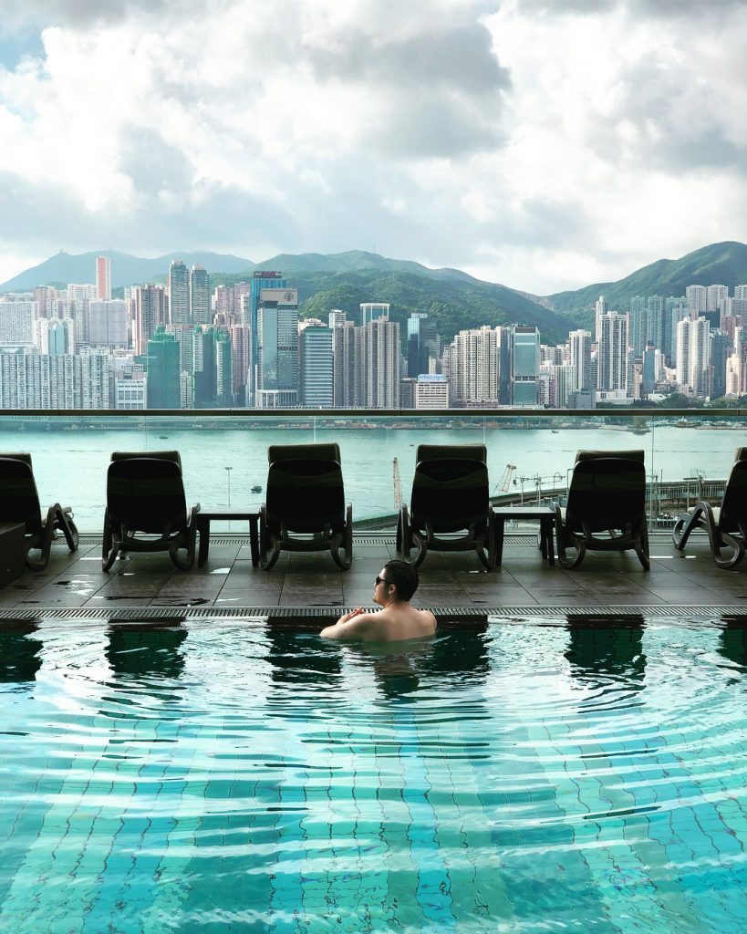Floatin’ like a hovercraft in Hong Kong, lol ???????? : @thecryssss #hongkong #hotelicon #infinitypool