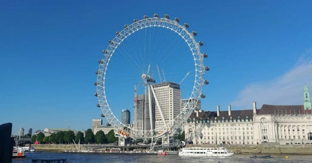 LUN-DON se aaya mera dost,dost ko salam kero. #london #oneplus #instalike #instapic #bnesimppl #photoVALI