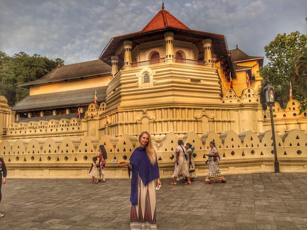 Recuerdos Templo del diente de Buda #travelgram #kandy #srilanka #travel #travelphotography #bestdestinations #wonderfuldestinations #beautifuldestinations&hellip;