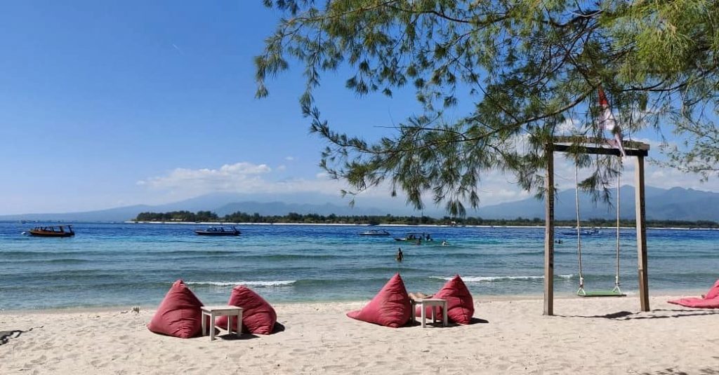 Roll up your pants, jump off the boat ‍️ and wade in through the&hellip;