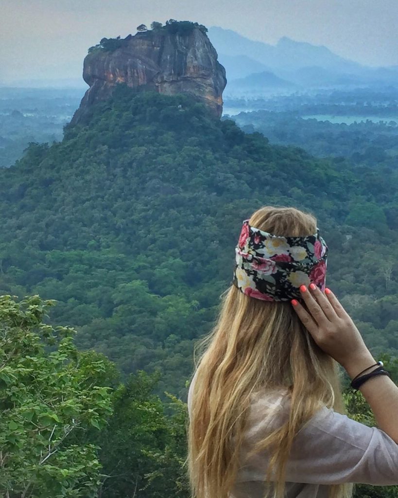 El mundo esta lleno de belleza #srilanka #sheisnotlost #jungle #sigiriyarock #dametraveler #awesomedestinations #beautifuldestinations #wonderful_places…