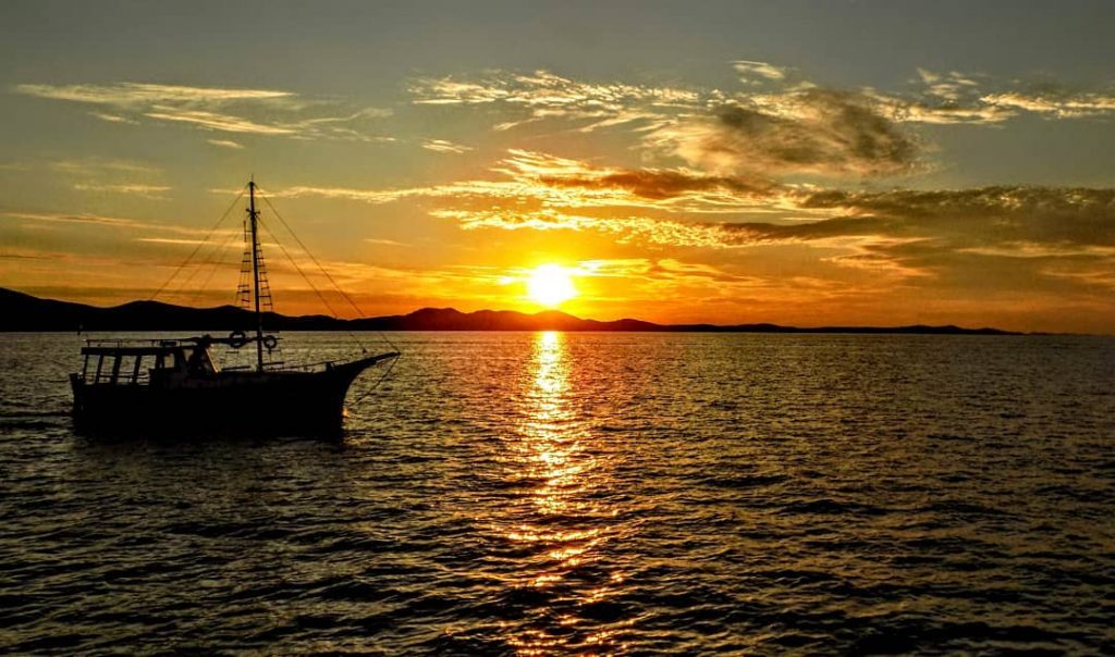 SUNSETS are proof that no matter what happens, every day can end ️ #sunset&hellip;