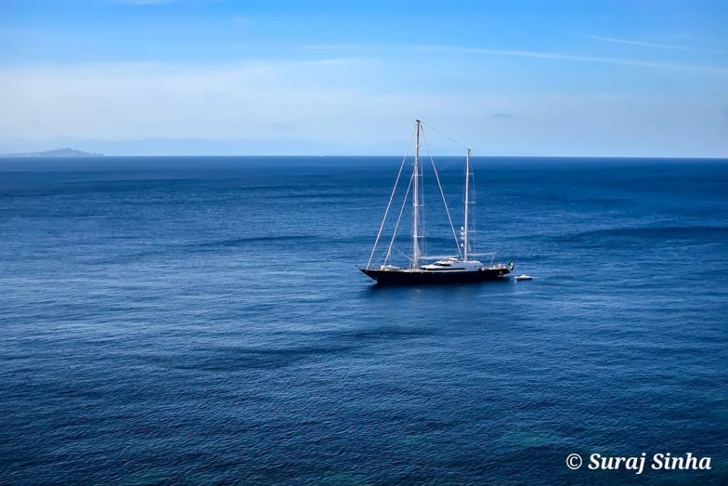 Live your life by a compass, not a #ocean #oceanphotography #boats #boatlife #boat #oceanview&hellip;