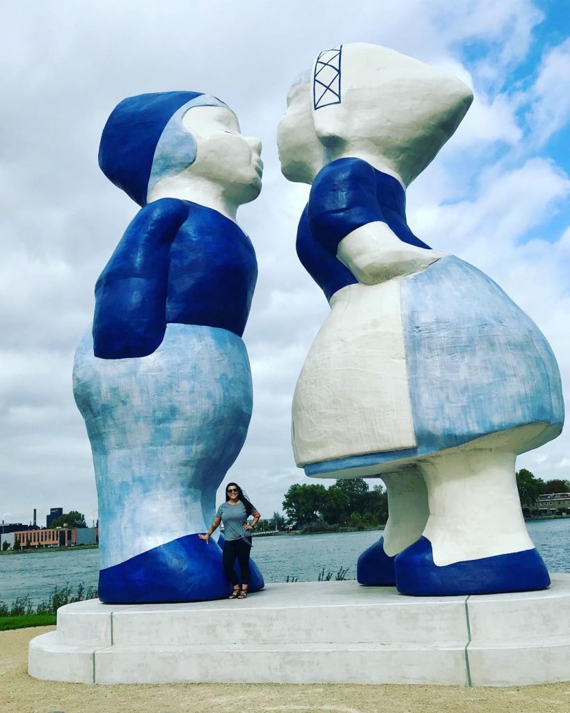 “When you #kiss and it feels ” #kissingcouple #holland #travel #travelbug #travelholic #wanderlust #1burtononthemove&hellip;