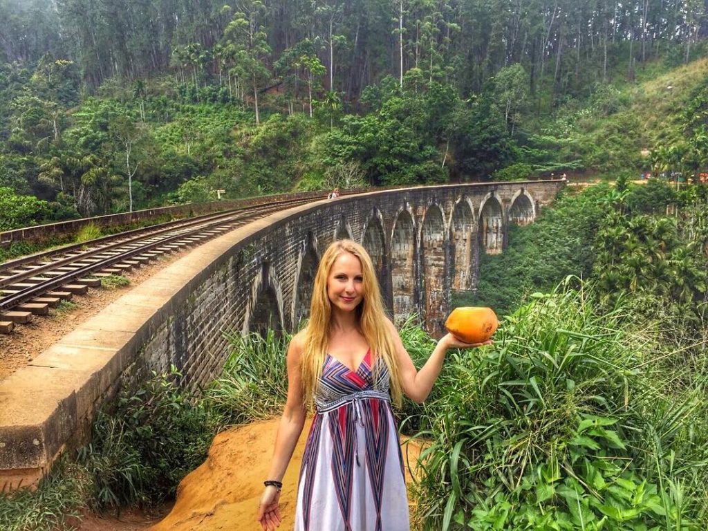 Pon un coco en tu vida ???????? Feliz Viernessss! • #ninearchesbridge #bridges #bridge #jungle&hellip;
