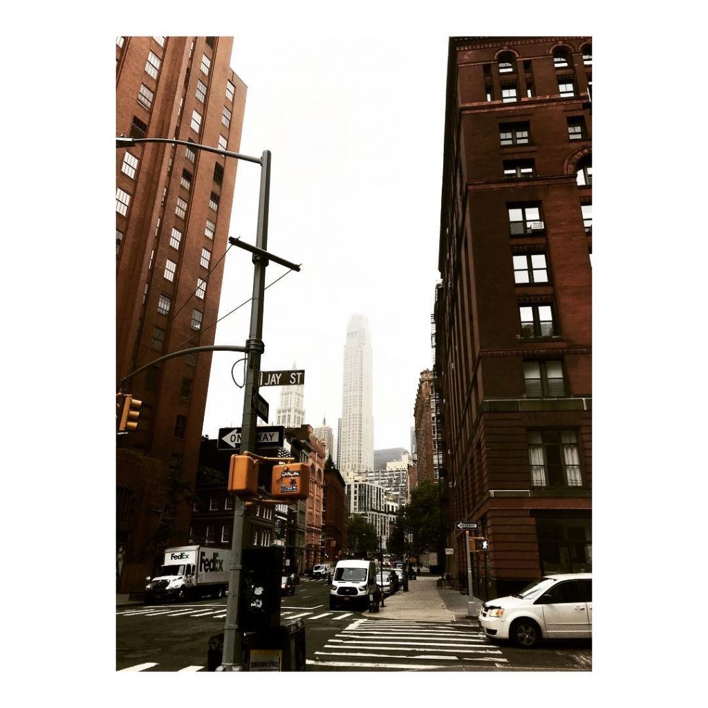 •NYC• #newyork #feelingsmall #foggymorning #bigapple #i️ny #travel #neverstopexploring #jaystreet #gothamcity #bnesimppl