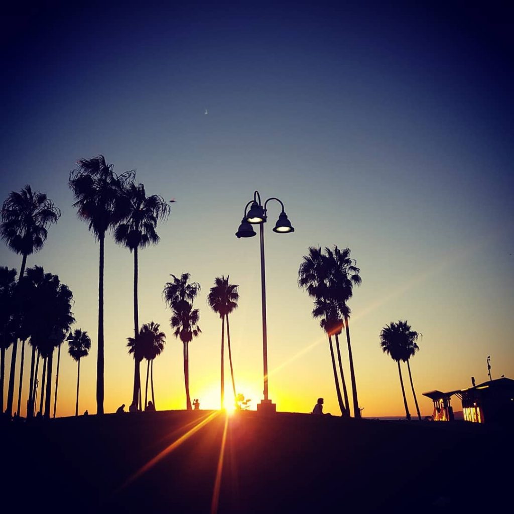 Most beautiful sunset #crewlife #crew #flightattendants #flightattendant #flightattendantlife #venicebeach #venice #beach #sky #sunsetbeach #sunset&hellip;