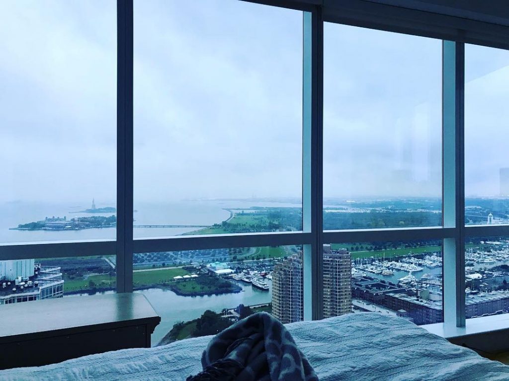 this makes me want to sleep in️ #goodmorning #weekendvibes #ontheroadagain #roadtrip #travelusa #jerseycity #newjersey&hellip;