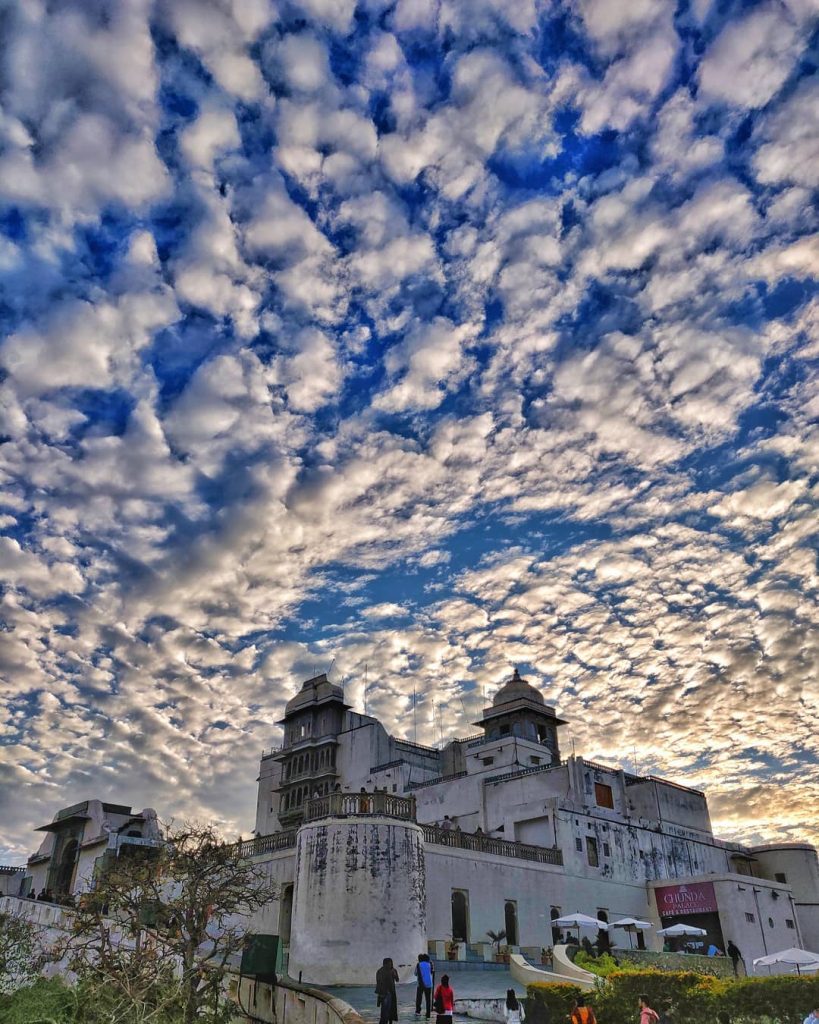 The CLOUD-PLAY!!️ . . . #sajjangarh #monsoonpalace #udaipur #udaipurdiaries #rajasthan_diaries #rajasthan #fortsofrajasthan #natgeoyourshot #natgeotravel…