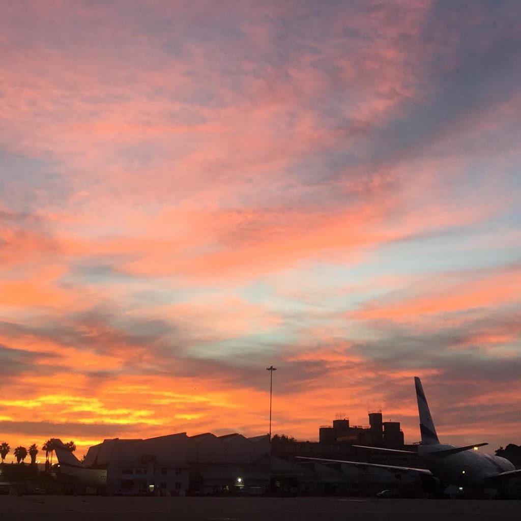 Good Morning #nofilter #morning #morningmotivation #plane #sunrise #sunday #flightattendantlifestyle #bnesimppl