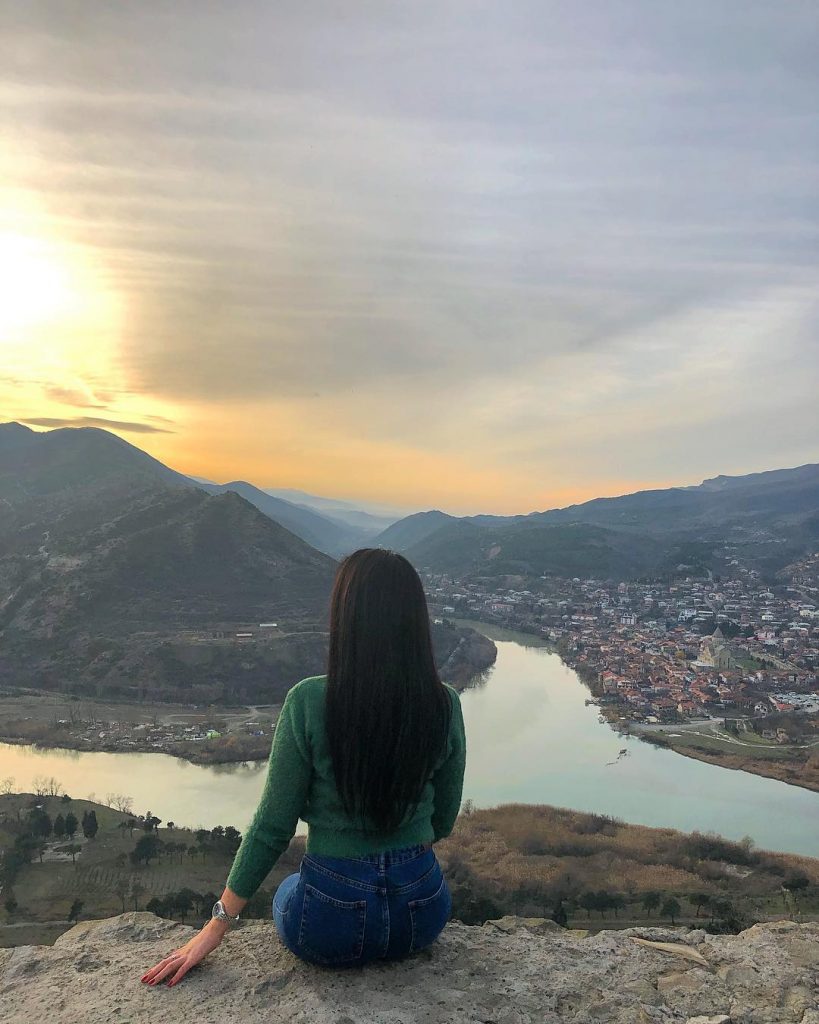 Мцхета ???????? #tbilisi #georgia #mtskheta #view #top #landscape #girls #brunette #georgian #bestoftheday #moments #travelgram…