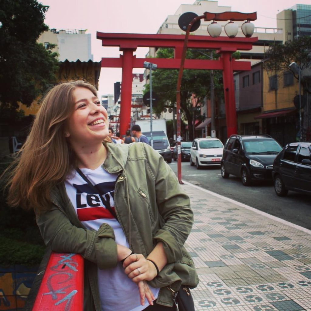 menina que morre de vergonha de tirar foto em público e teve 5 ataques&hellip;