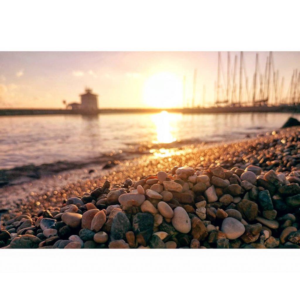 Mi feci tante domande che andai a vivere sulla riva del mare e&hellip;