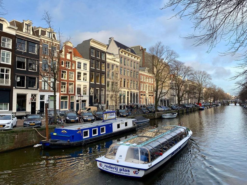 Dancing houses. #boat #amsterdam #netherlands #netherlands???????? #europe #holiday #vacation #travel #travelgram #traveller #travels #instatravel&hellip;