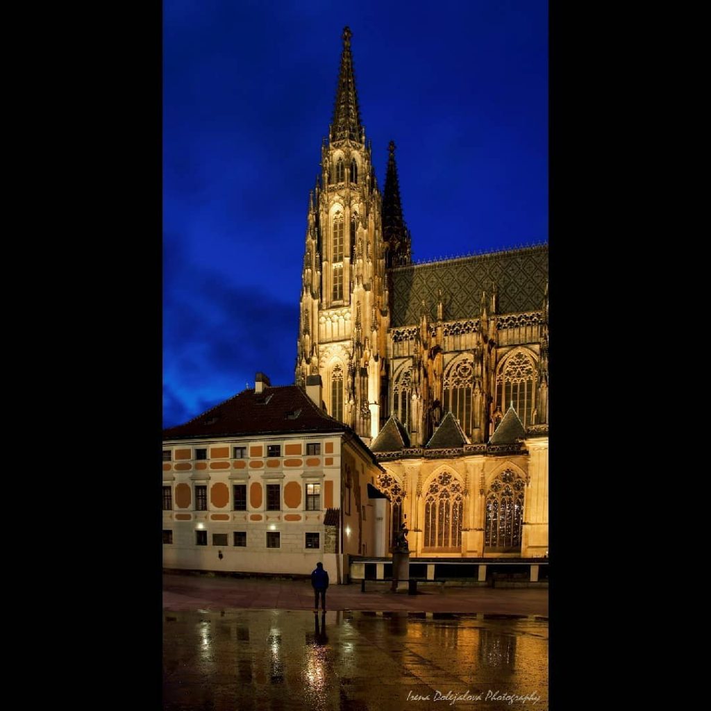 katedrála a její wonderful_prague #europestyle_czechrepublic #toppraguephoto #kings_hdr #visitcz #visitprague #canonczsk #discovery_earthpix #discovery #topeuropephoto #citybestpics&hellip;